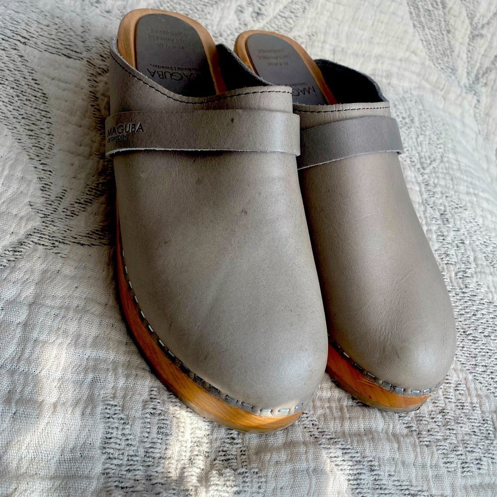Maguba Clogs - Picture 2 of 3